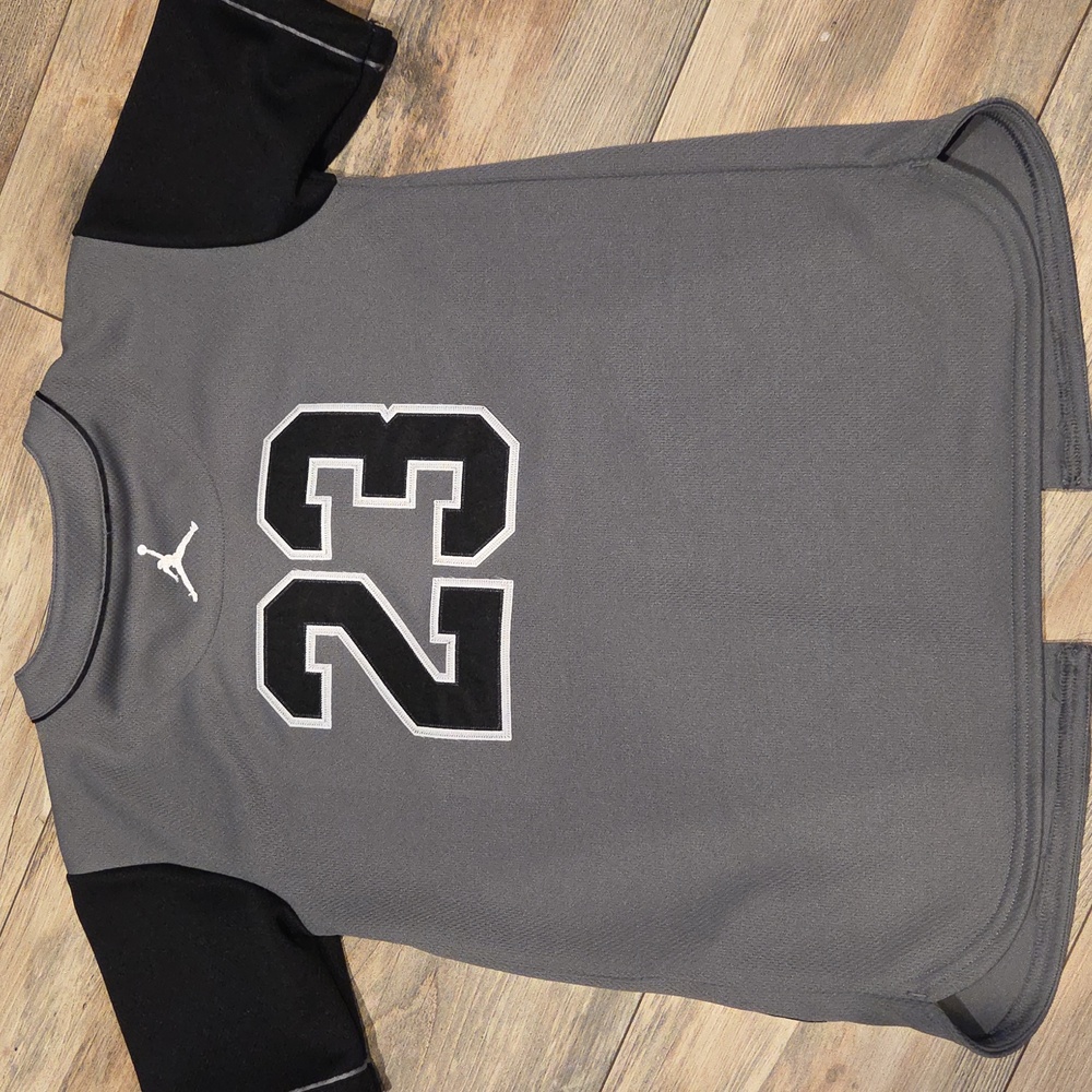 Jordan Kids Charcoal and Black Jersey - Picture 3 of 3